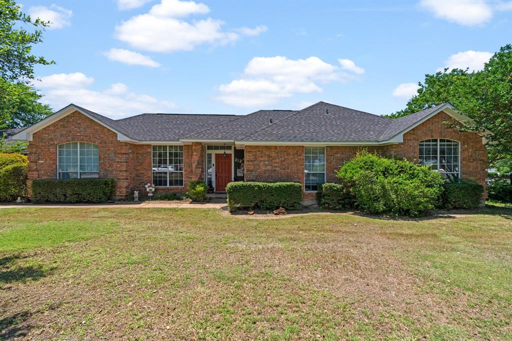 a view of a house with a backyard