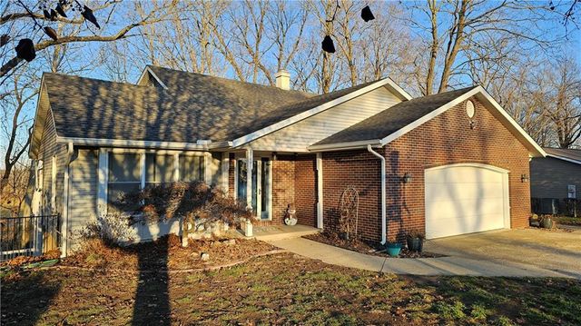 $379,900 | 11670 Wabash River Hill | Summit Township - Effingham County