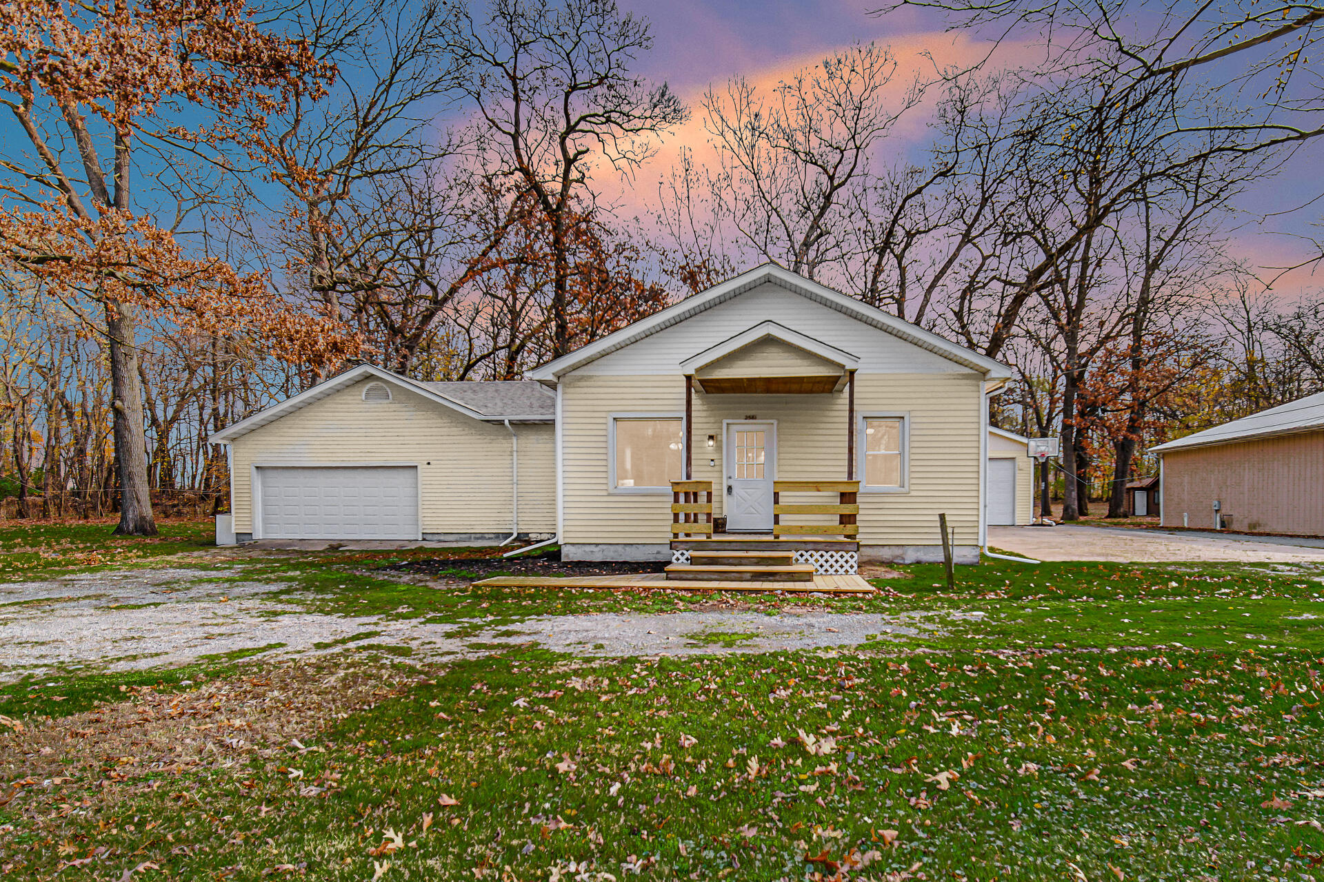 a front view of house with yard