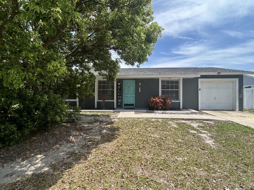 a view of a house with backyard and trees