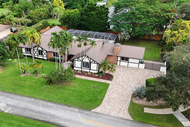 $2,497,000 | 11121 Southwest 75th Court | Pinecrest