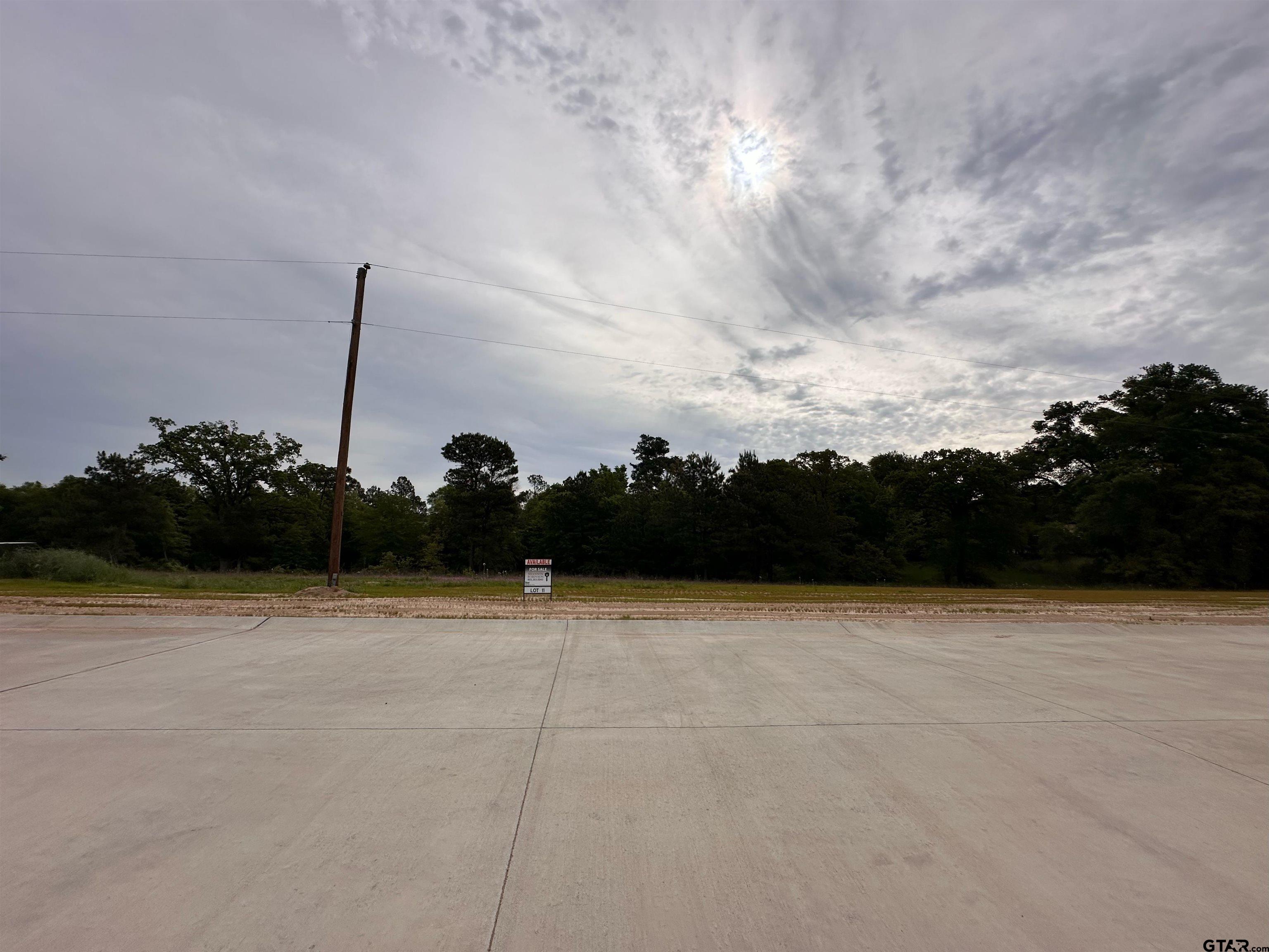 a view of a tennis court