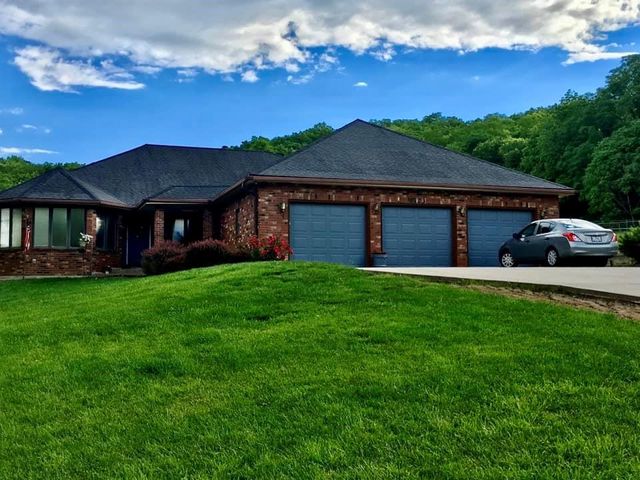 $550,000 | 123 Southeast Moore Road | Center Township - Buchanan County