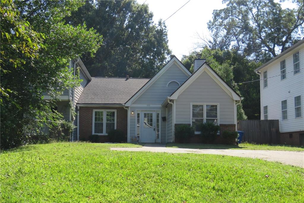 a view of a house with a yard