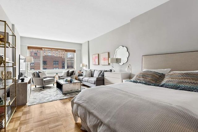 $4,000 | 60 East 8th Street, Unit 5G | Greenwich Village