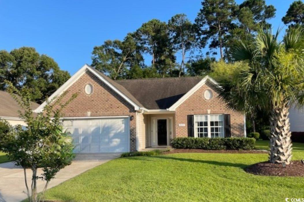 View of front facade featuring a front yard and a