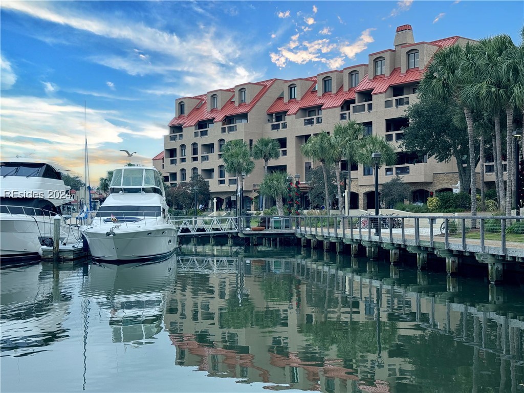 7110 Harbourside II features a fabulus view over S