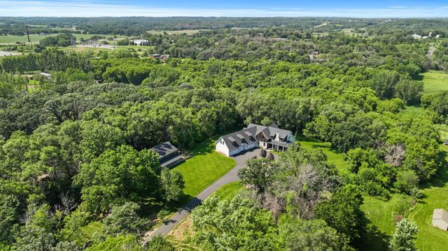 $1,950,000 | 11526 245th Street East | New Market Township - Scott County