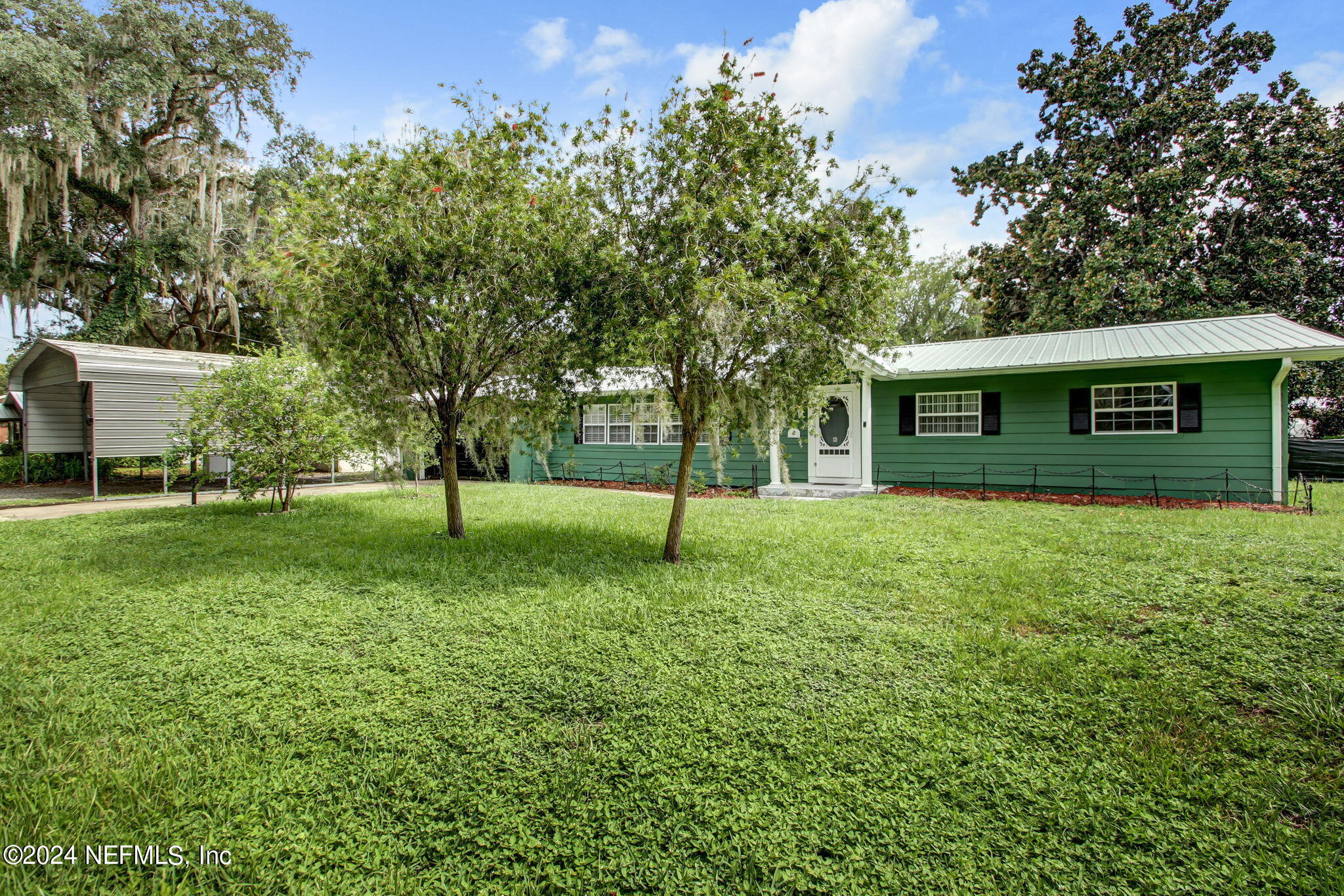 a view of a house with a backyard