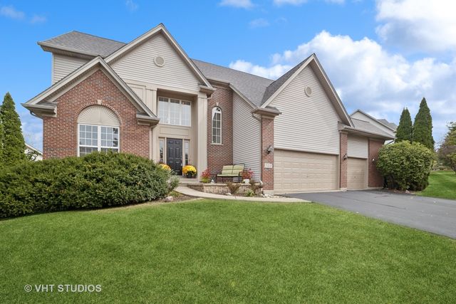 $615,000 | 743 Lake Ridge Drive | Thornwood