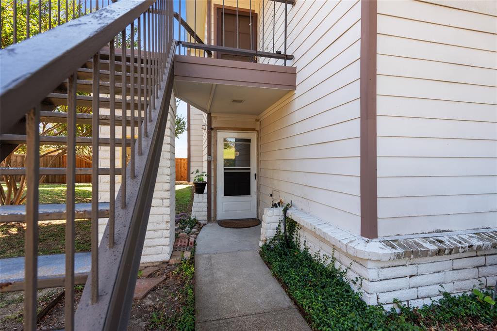 a view of entryway front of house