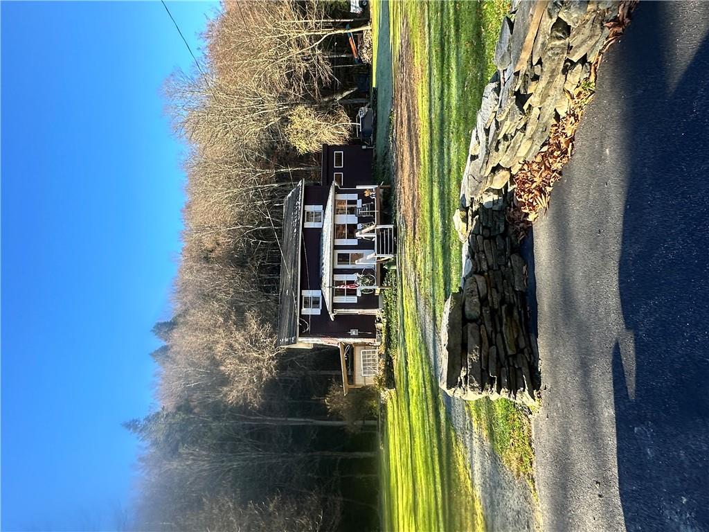 View of front of home featuring a front yard