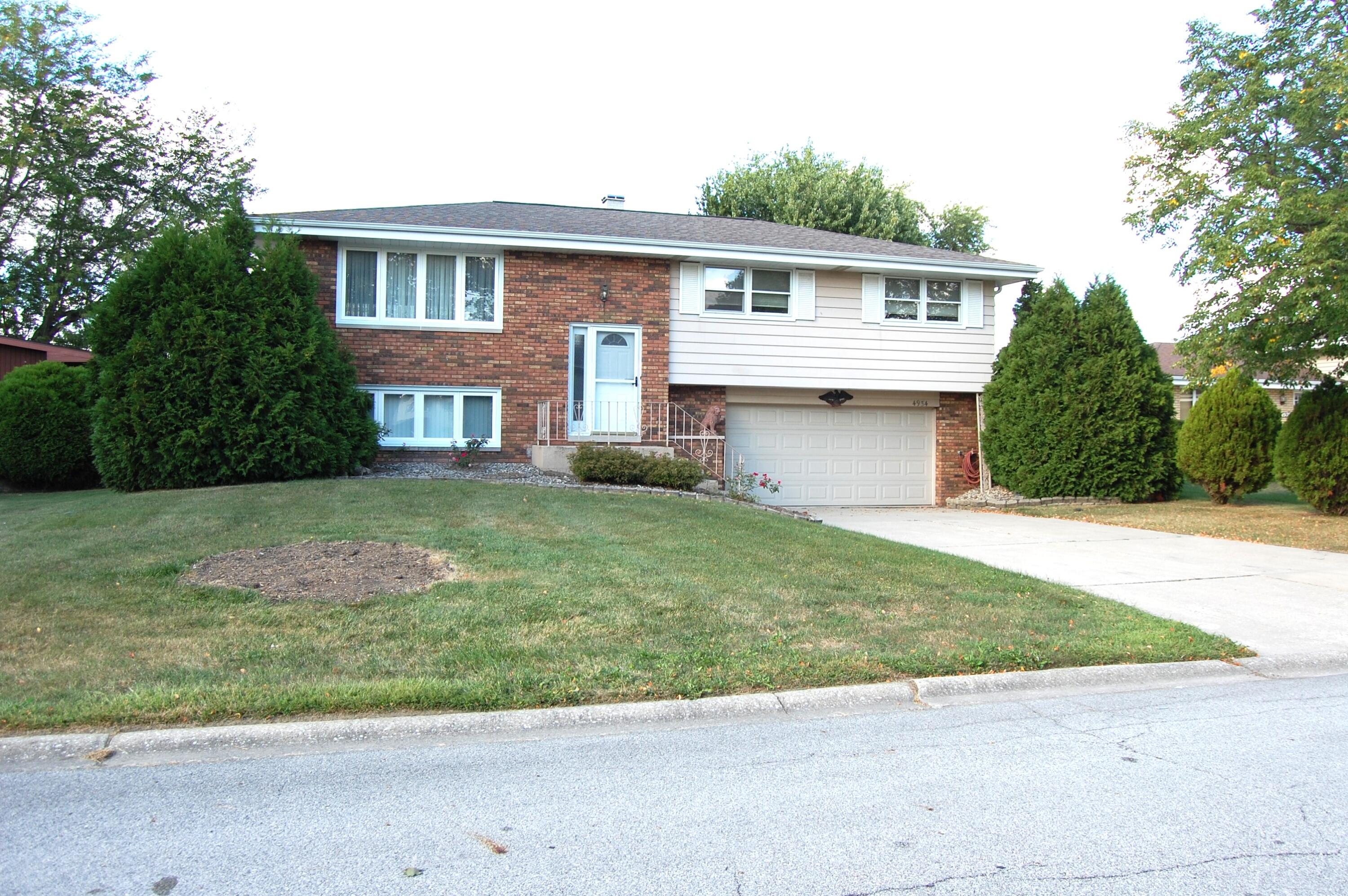 a view of house with a yard