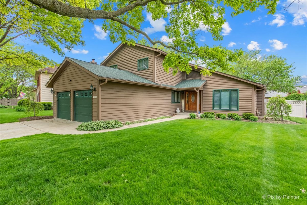 a view of a house with a yard