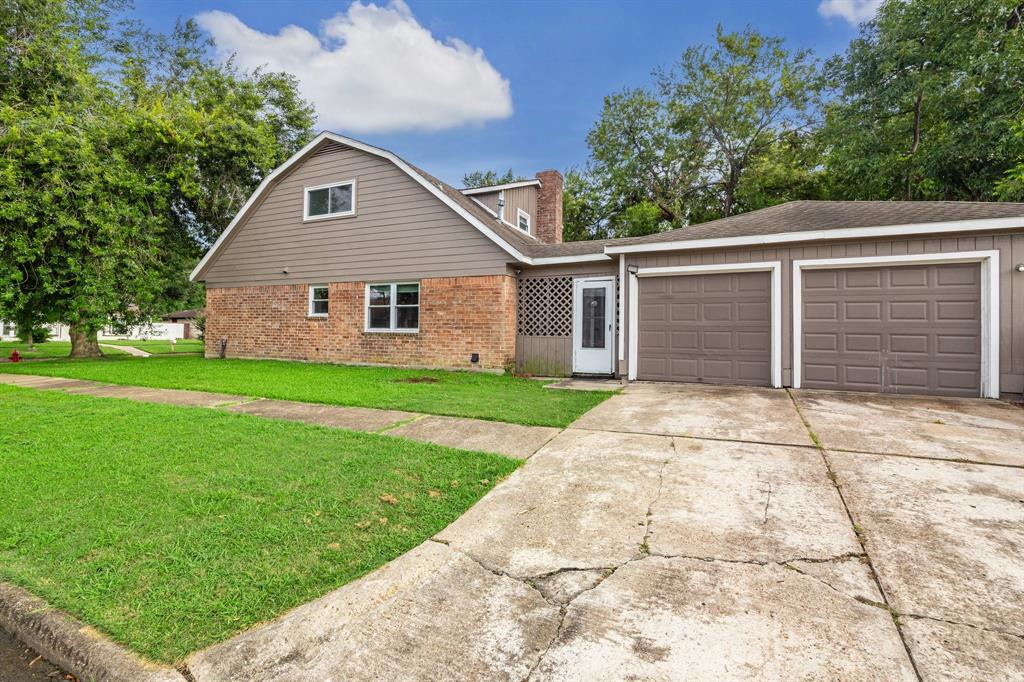 a view of outdoor space yard and front view of a house