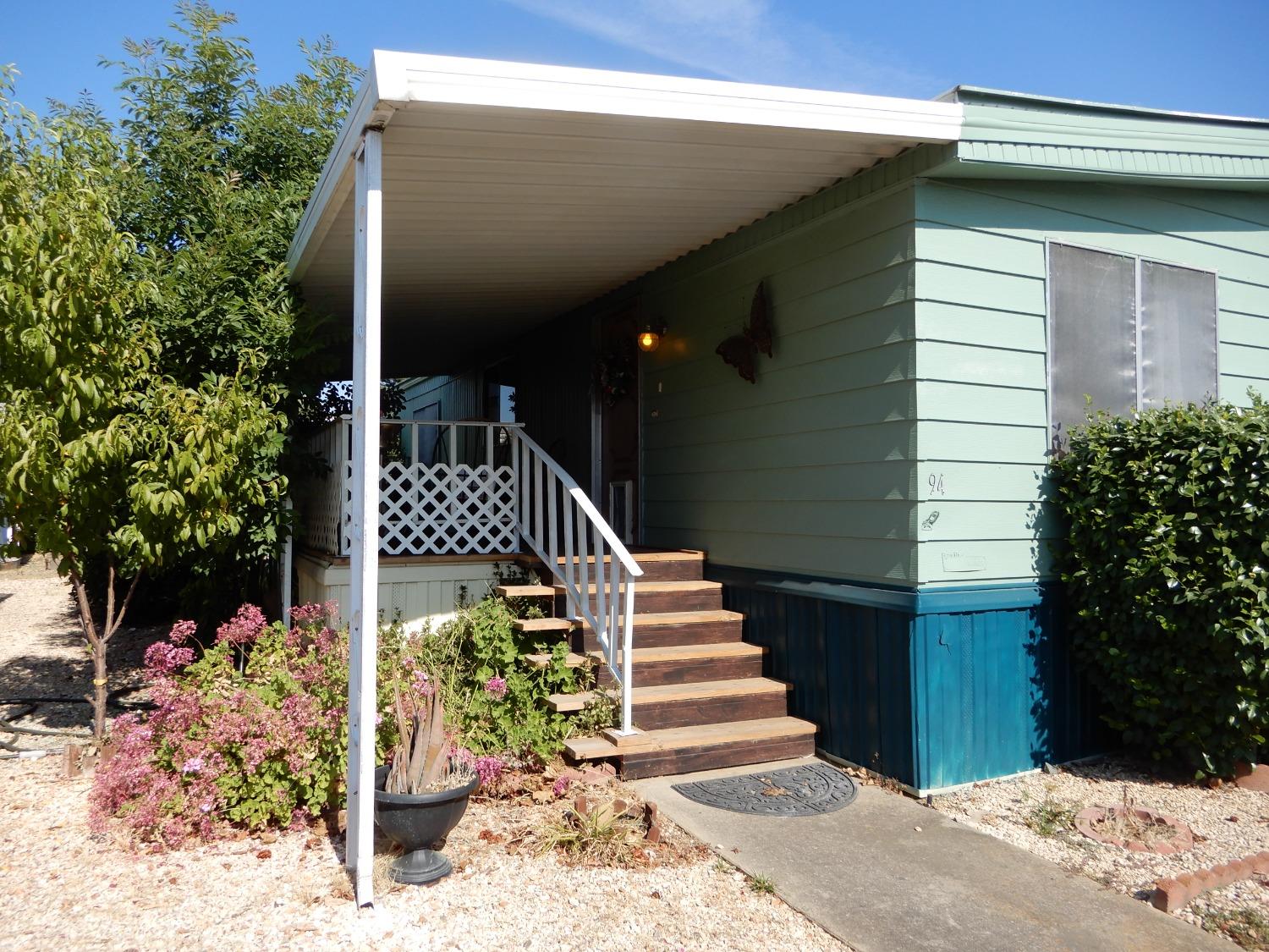 a view of entryway with flower pots