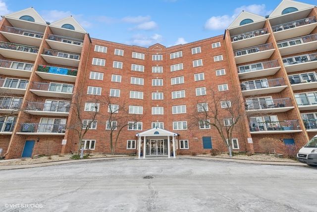 $349,000 | 7120 North Milwaukee Avenue, Unit 705 | Niles