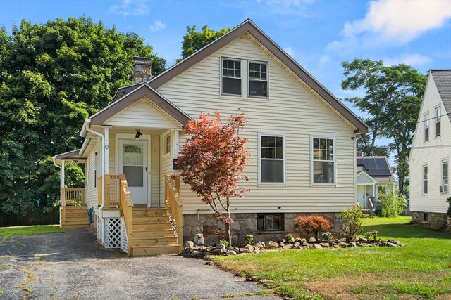 $335,000 | 9 Adelle Circuit | South Quinsigamond Village