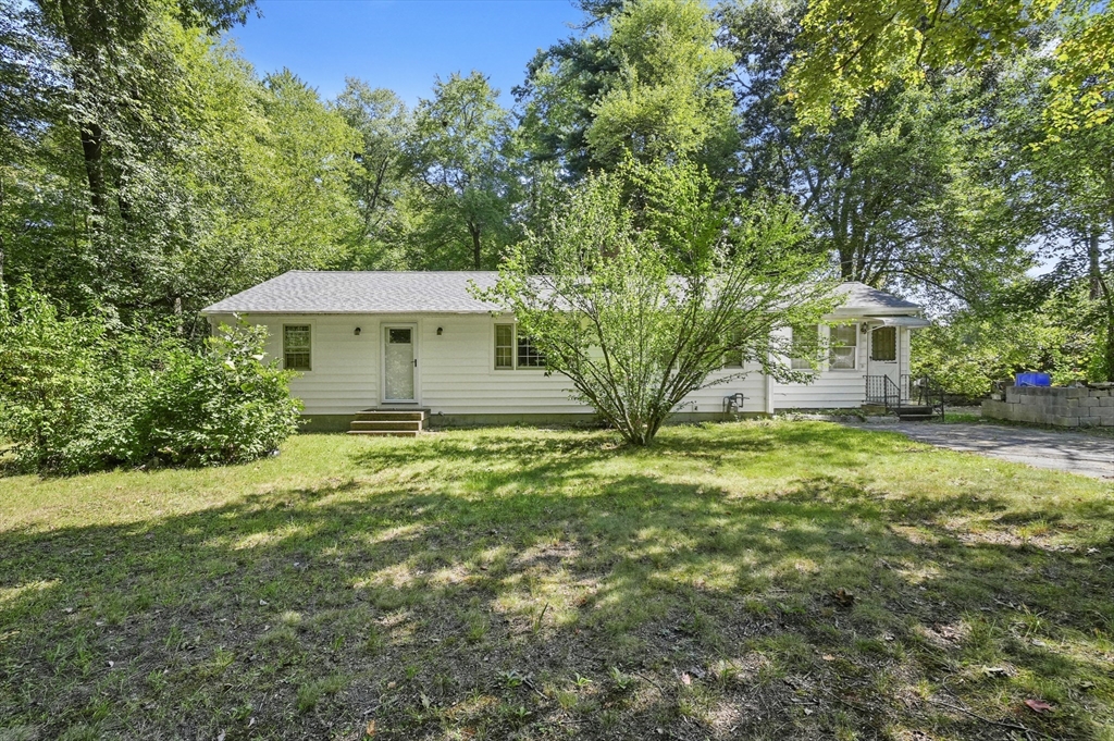 a view of a house with a yard