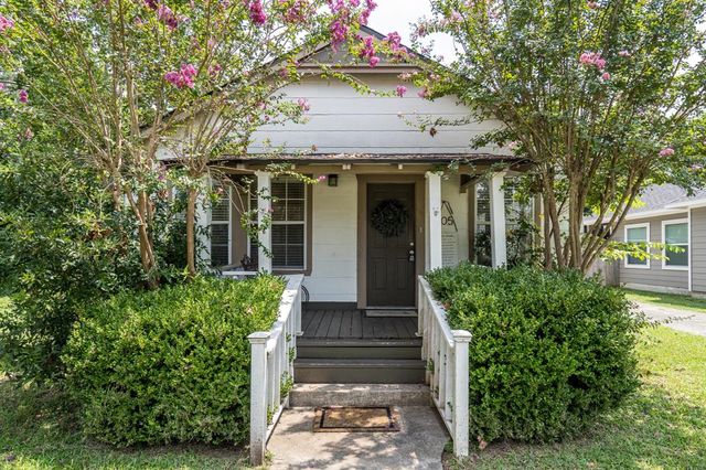 $1,975 | 705 Clarence Street | Downtown Tomball