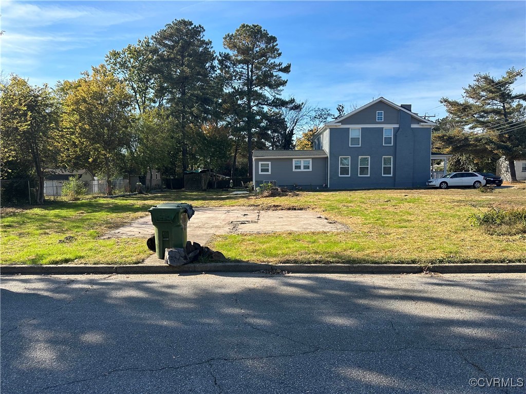 View of front of house with a front yard