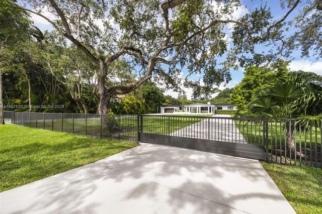 $4,395,000 | 6855 Southwest 112th Street | Helms Country Estates