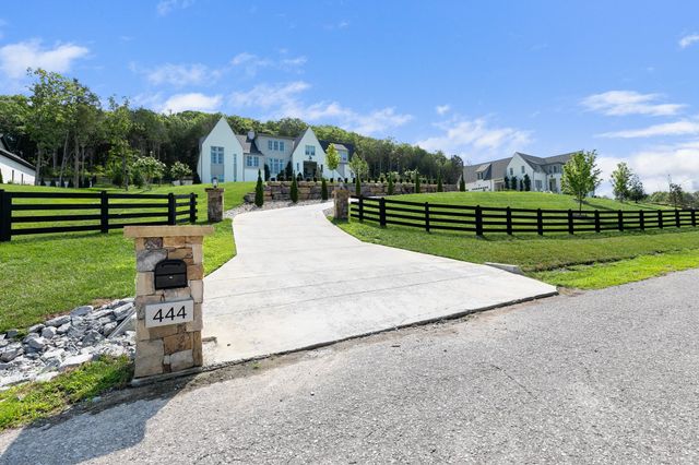 $3,888,888 | 444 Beech Creek Road North | Brentwood