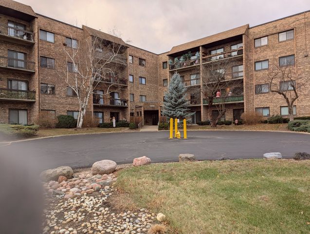 $180,000 | 1400 North Elmhurst Road, Unit 310 | Mount Prospect