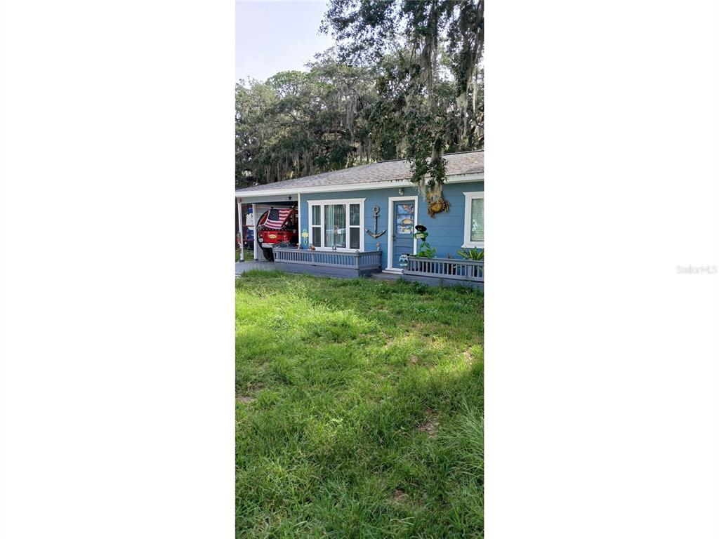 a view of a house with a yard