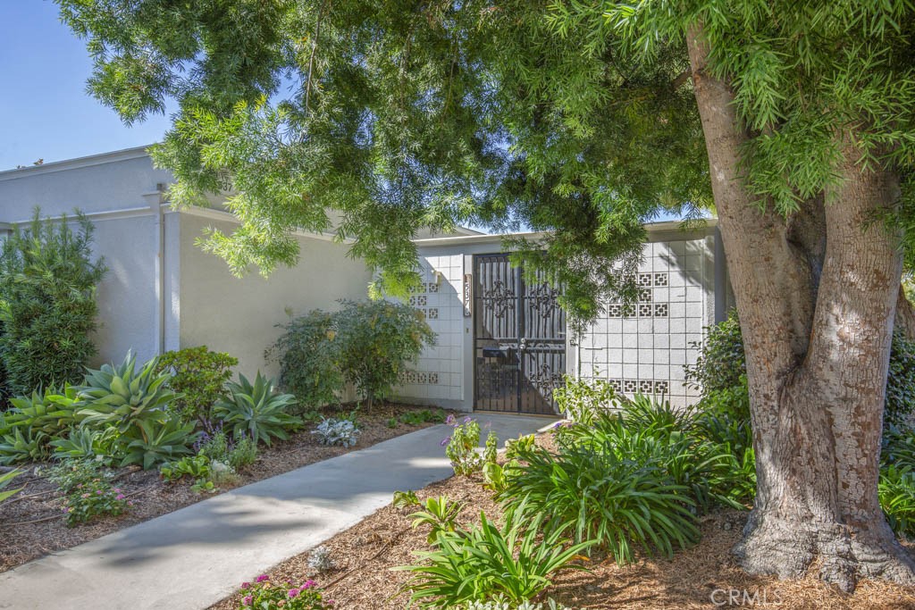 Welcome to 537-C Via Estrada - a lovely two-bedroom, two-bath single-level upgraded MADRID residence in the Laguna Woods senior community. Situated in a quiet neighborhood setting, this home is far from busy roads and noisy highways. The tasteful landscaping adds to this property's curb appeal.