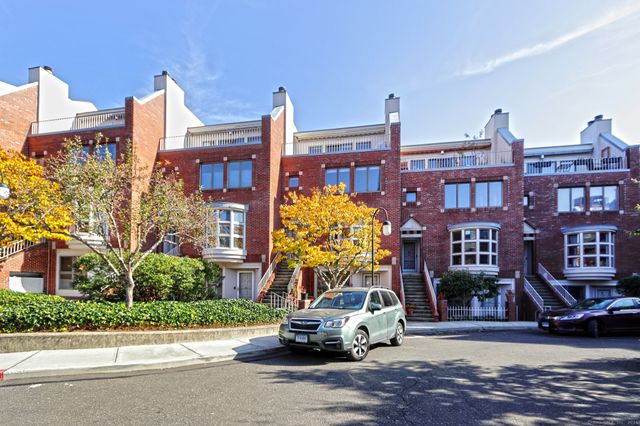 $849,900 | 32 Temple Court, Unit E4 | Downtown New Haven