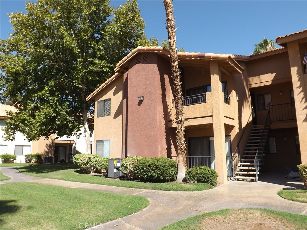 Front of the building - nice shade trees outside the bedrooms.