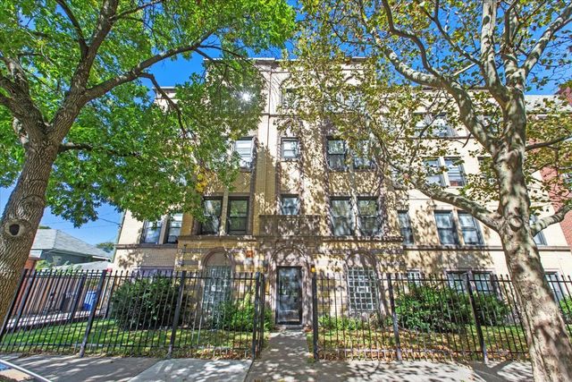 $895 | 1934 East 74th Street, Unit 304 | South Shore