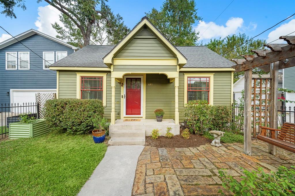 An English cottage right in the heart of the Heights.