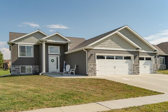 $409,900 | 1107 Petersen Court Northwest | Stewartville