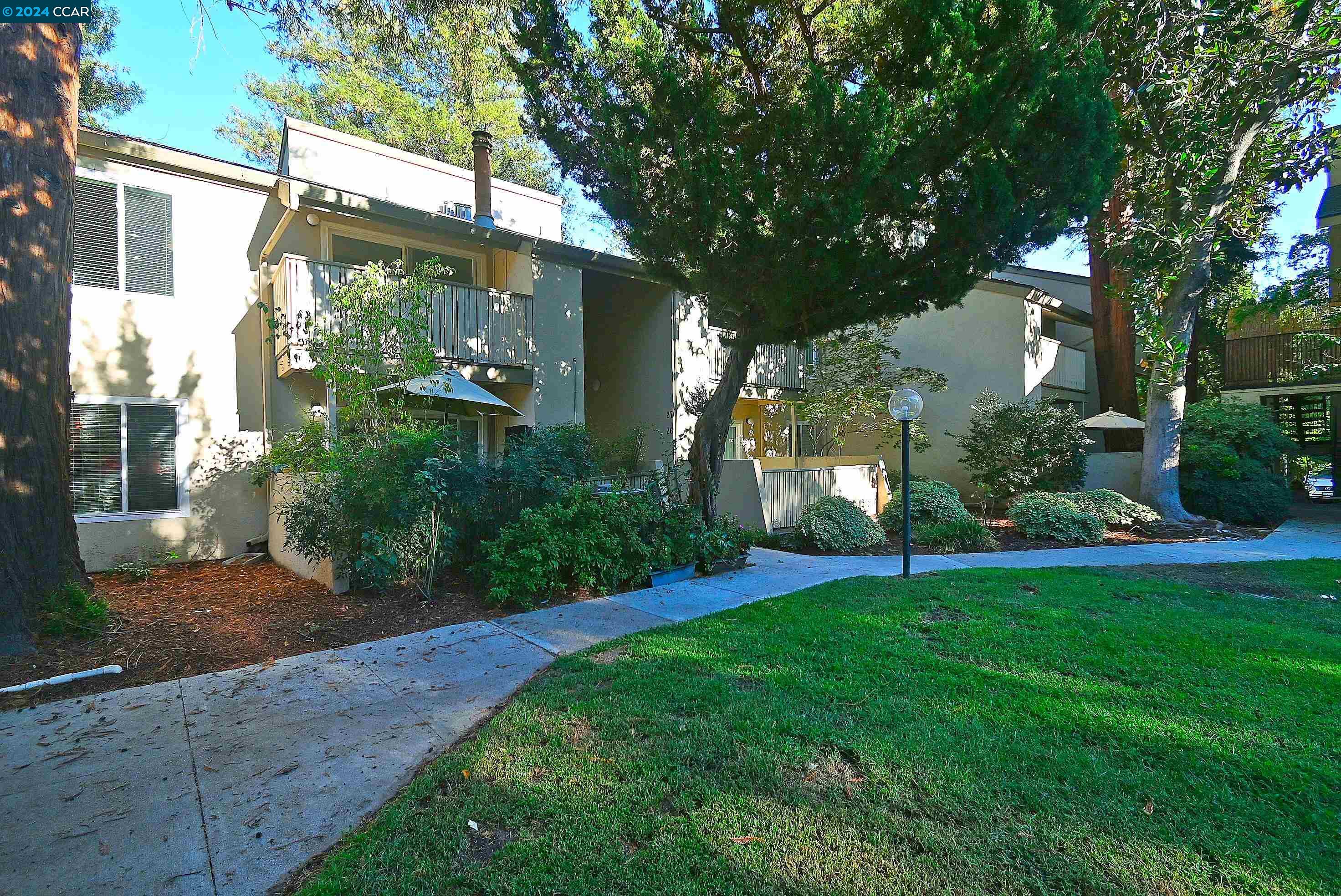 a view of a back yard of the house