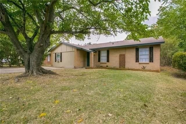 $300,000 | 3029 Montclair Place | Denton