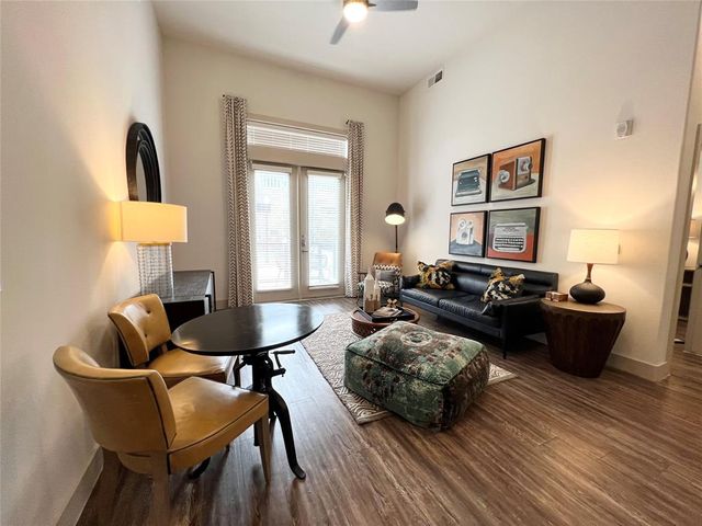 $1,585 | 260 East Davis Street, Unit 1426 | McKinney