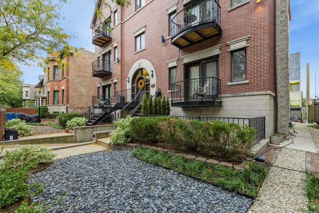 $449,900 | 826 West Windsor Avenue, Unit 2W | Uptown Chicago