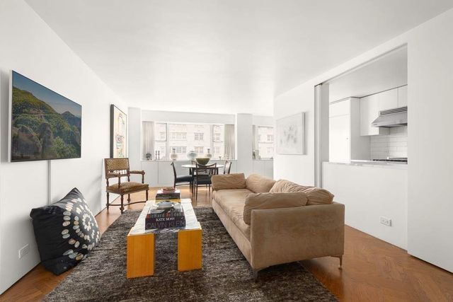 $7,000 | 79 West 12th Street, Unit 6F | Greenwich Village