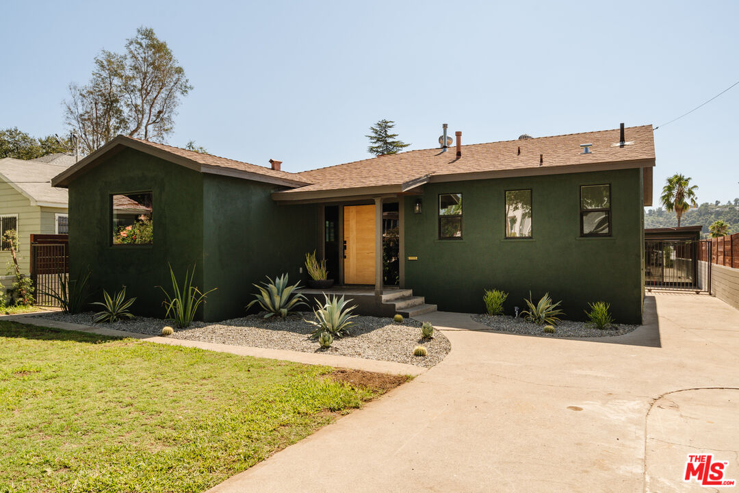 a view of a house with yard and furniture