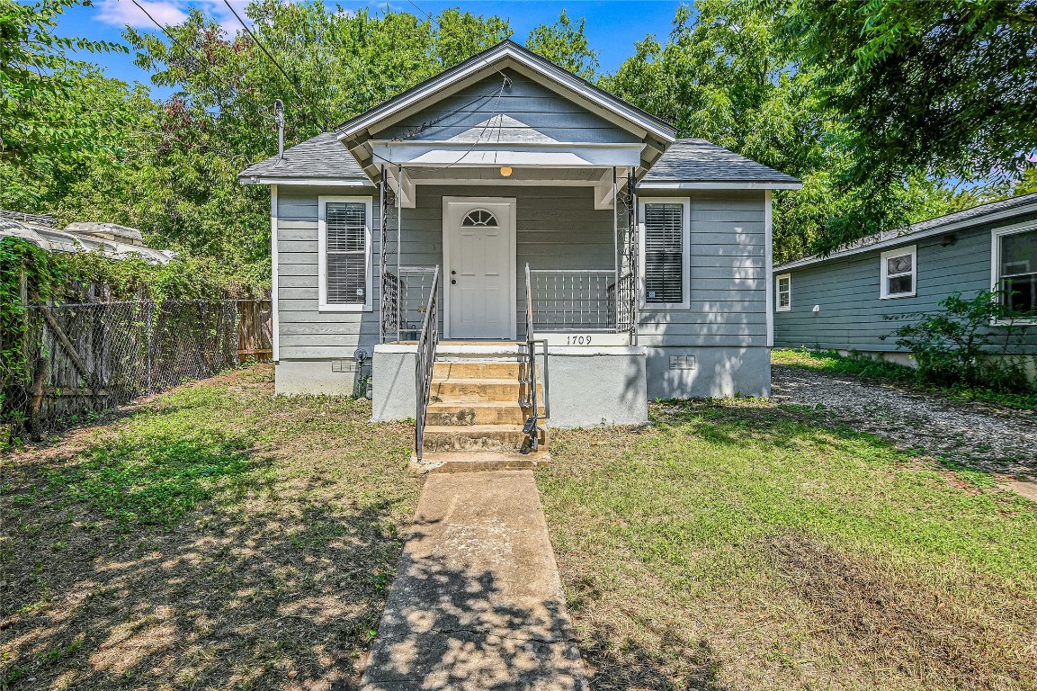 a view of house with backyard