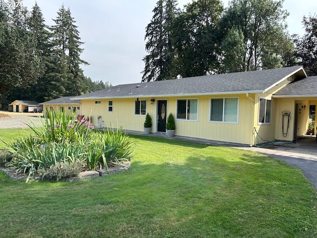 a view of a house with a yard