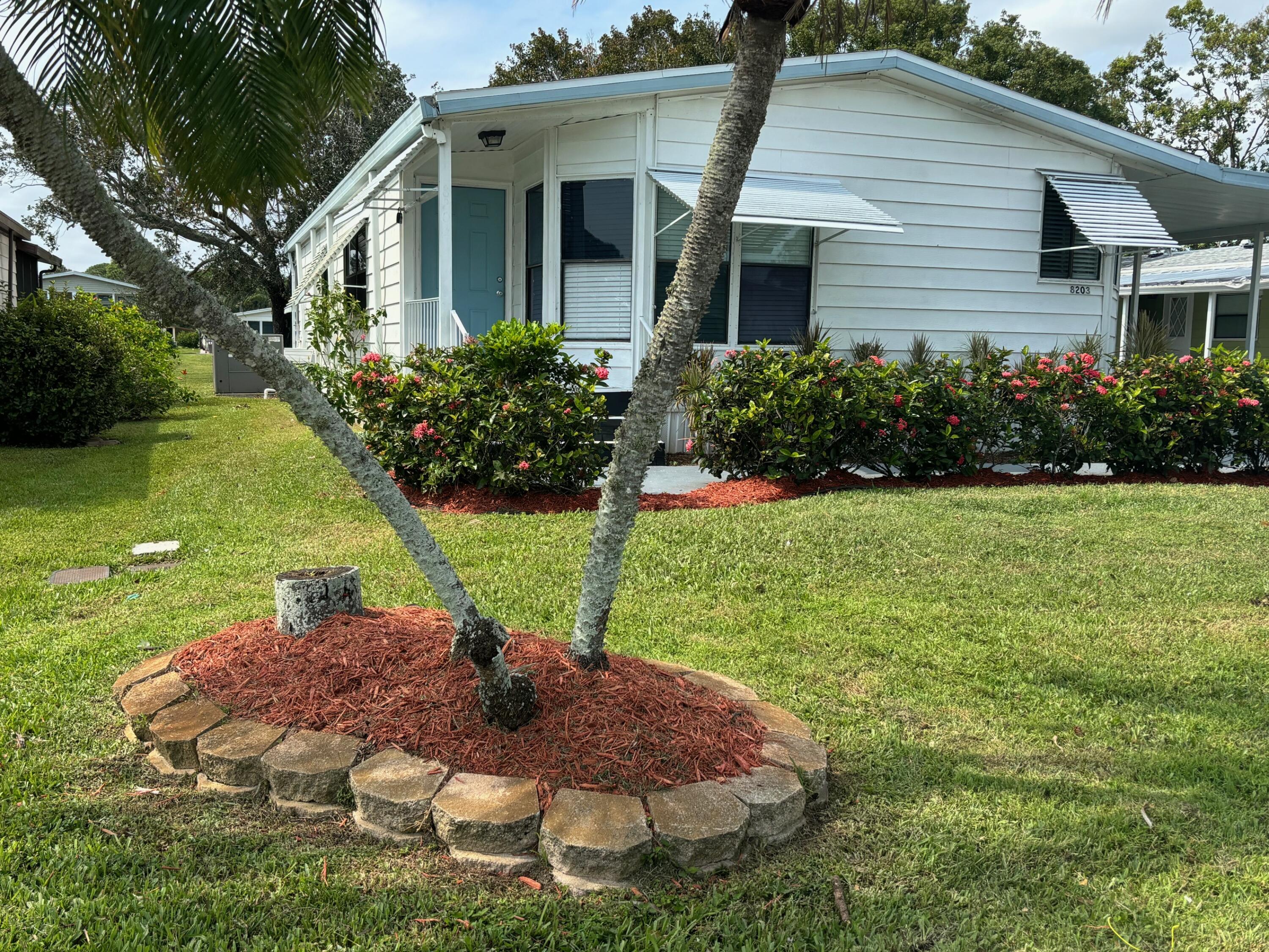 a view of a house with backyard and garden