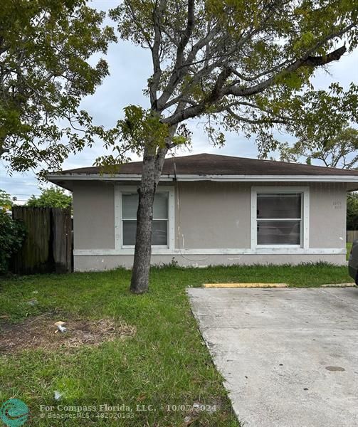 a front view of house with yard