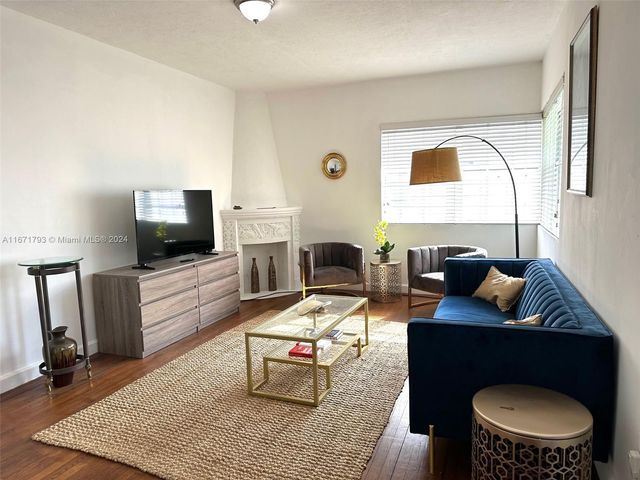 $2,350 | 1309 Euclid Avenue, Unit 8 | Flamingo-Lummus