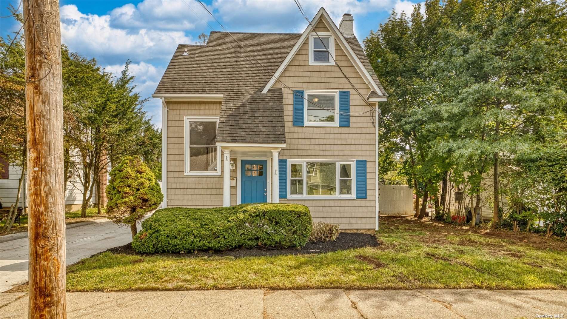 a view of a yard in front of a house