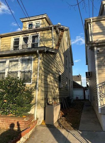 $849,999 | 137-33 96th Place | Ozone Park