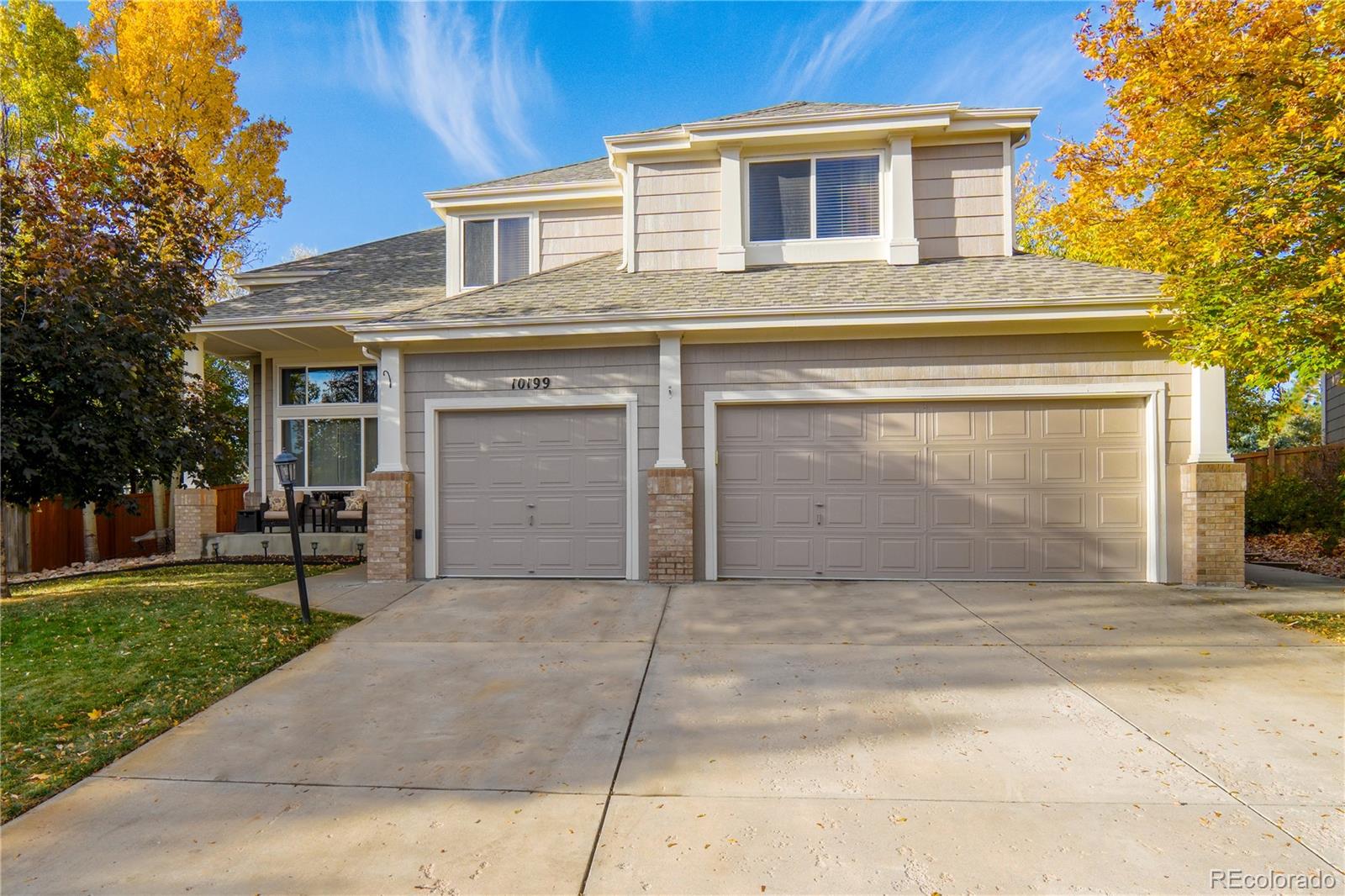 a view of a house with a yard and garage