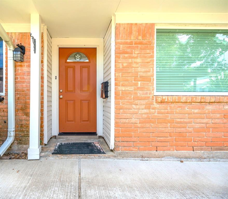 a view of entrance to house